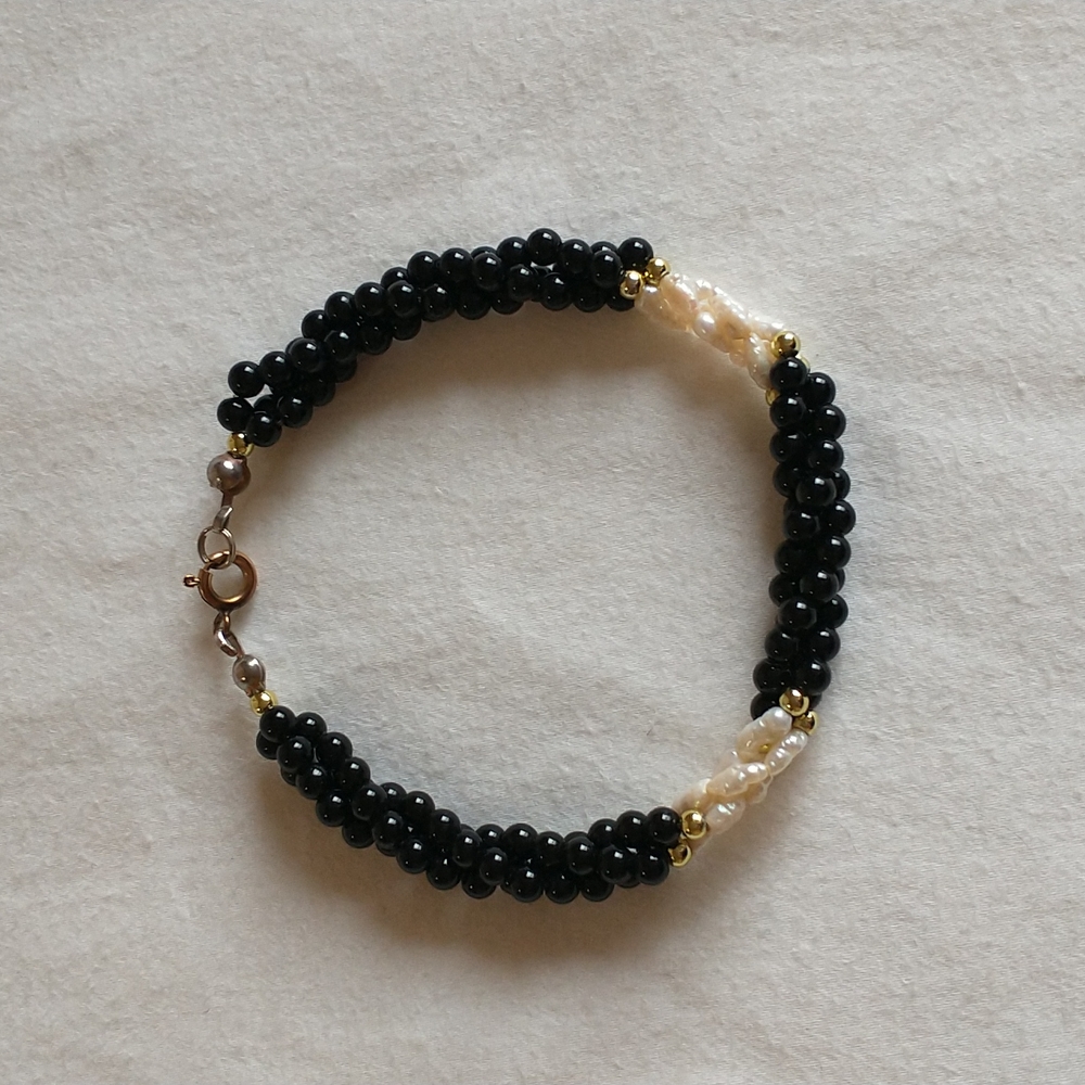 Hawaiian Onyx and Fresh Water Pearl Bracelet